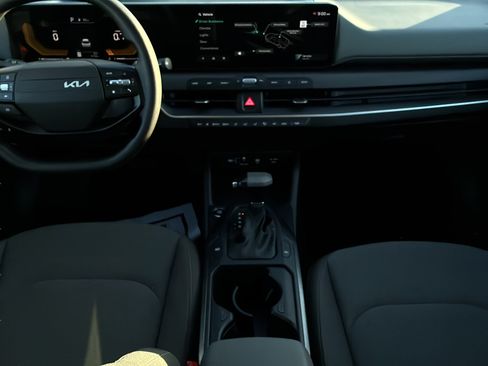 Certified 2025 Kia K4 FWD image 24