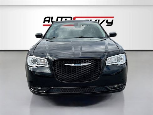 Used 2021 Chrysler 300 Touring w/ Driver Convenience Group image 2