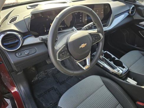 Used 2025 Chevrolet Trax LT w/ LT Convenience Package image 13