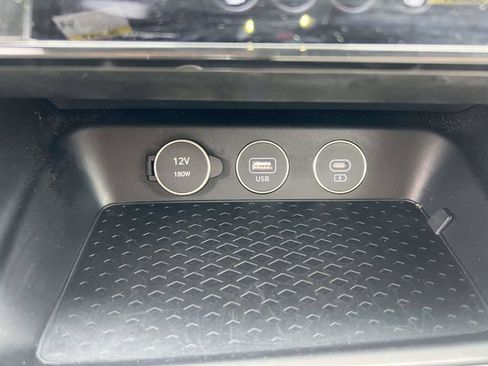 Used 2024 Genesis G70 2.5T RWD image 30