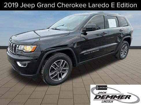 Used 2019 Jeep Grand Cherokee Laredo w/ 18" Wheel & 8.4" Radio Group image 1