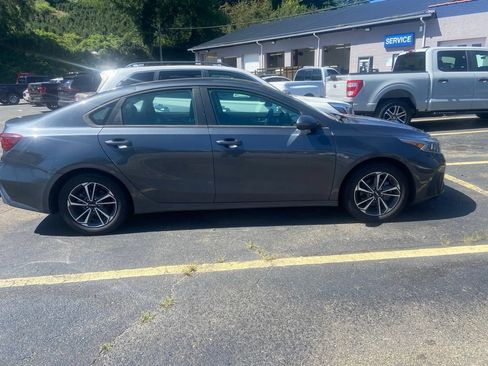 Used 2022 Kia Forte LXS FWD image 5