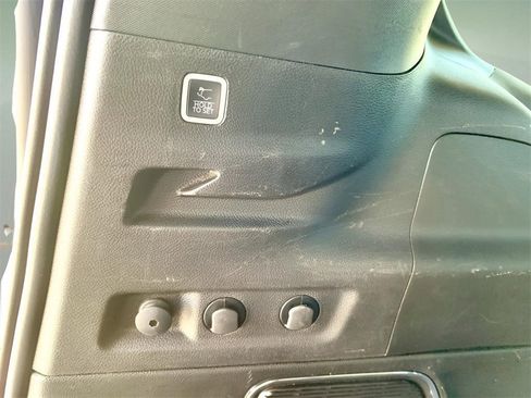 Used 2024 Jeep Wagoneer L Series II image 25