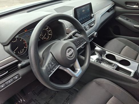 Used 2024 Nissan Altima 2.5 SV FWD image 25
