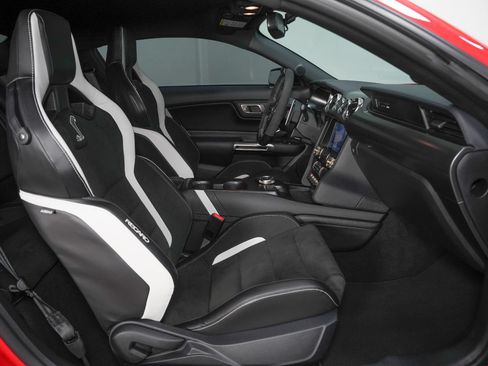 Used 2021 Ford Mustang Shelby GT500 w/ Carbon Fiber Handling Package RWD image 28