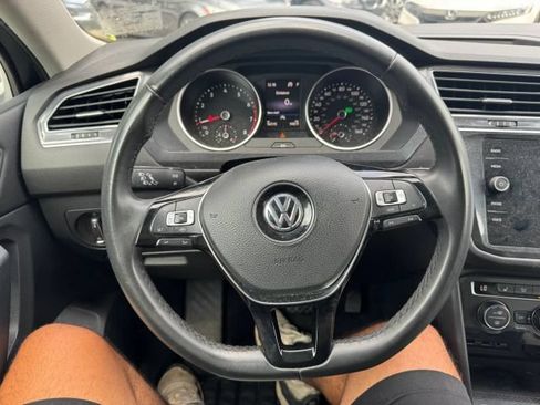Used 2020 Volkswagen Tiguan SE w/ Panoramic Sunroof Package AWD/4WD image 12
