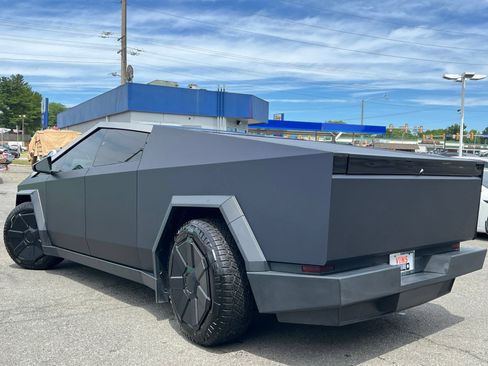 Used 2024 Tesla Cybertruck Cyberbeast AWD/4WD image 12