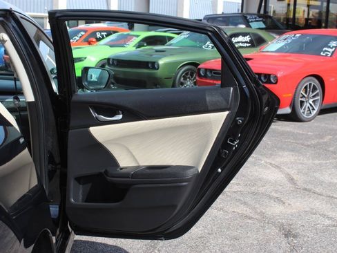 Used 2017 Honda Civic EX-T image 12