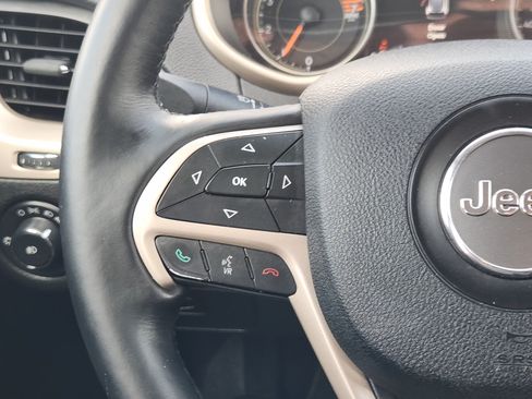 Used 2016 Jeep Cherokee Limited FWD image 28