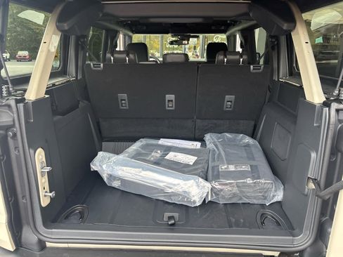 New 2025 Ford Bronco Badlands image 24