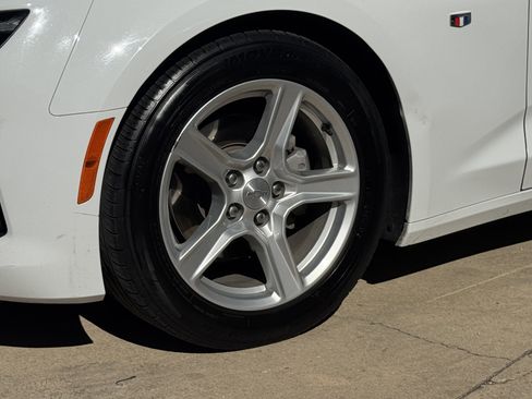 Used 2023 Chevrolet Camaro LT image 5