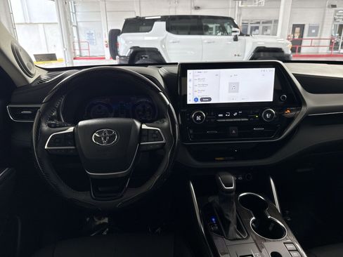 Used 2026 Toyota Highlander Platinum AWD/4WD image 16