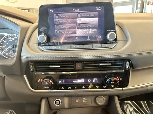 Used 2023 Nissan Rogue SV w/ SV Premium Package image 4