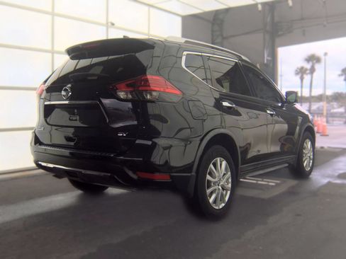 Used 2018 Nissan Rogue SV FWD image 3