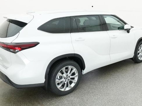 New 2026 Toyota Highlander Limited AWD/4WD image 17