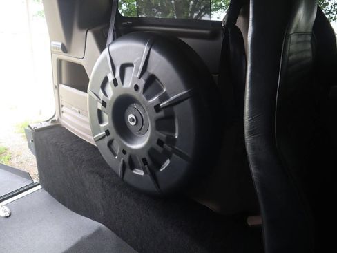 Used 2012 Volkswagen Routan SEL FWD image 26