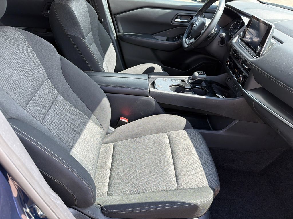 Used 2025 Nissan Rogue SV FWD image 13
