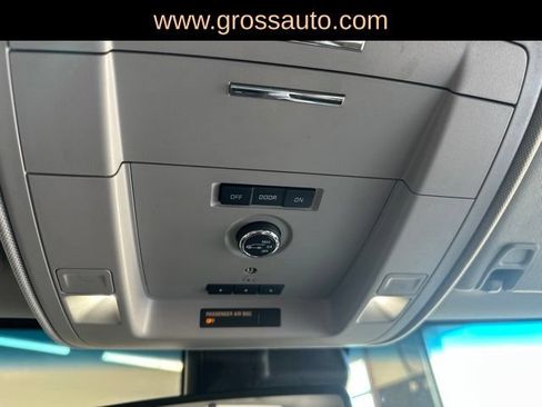 Used 2018 Chevrolet Suburban LT w/ Luxury Package AWD/4WD image 29