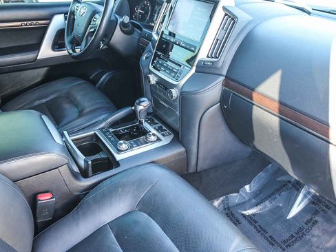 Used 2021 Toyota Land Cruiser image 17