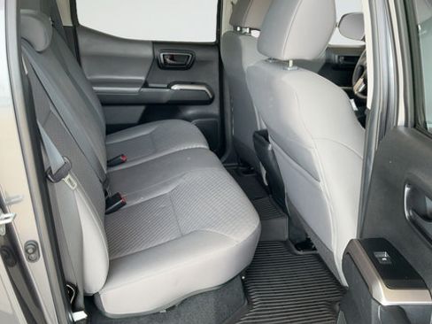 Used 2022 Toyota Tacoma SR5 w/ SR5 Appearance Package (SM) RWD image 21