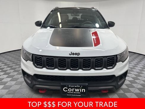 Used 2025 Jeep Compass Trailhawk AWD/4WD image 2