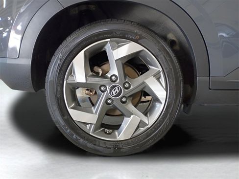 Used 2024 Hyundai Venue SEL image 29
