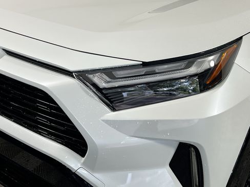 Used 2023 Toyota RAV4 XSE AWD/4WD image 12