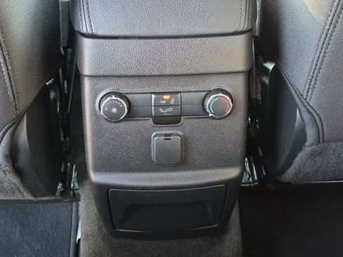 Used 2017 Ford Explorer XLT w/ Equipment Group 201A FWD image 16