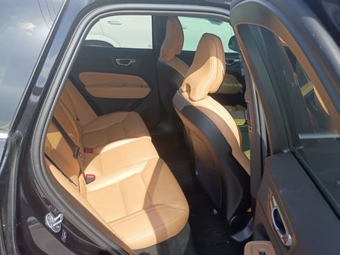 Used 2023 Volvo XC60 B5 Ultimate w/ Climate Package FWD image 6