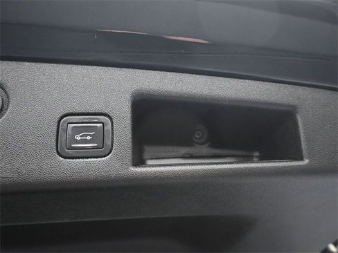 Used 2020 Chevrolet Equinox LT image 37