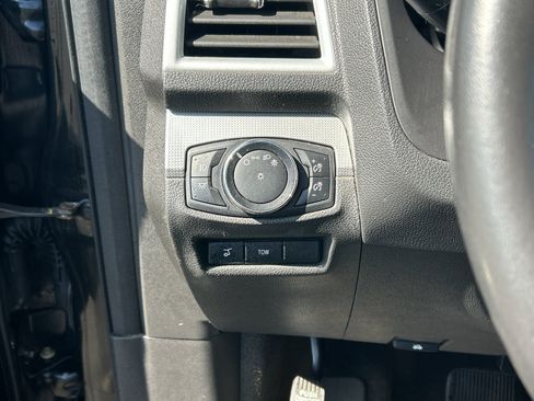 Used 2014 Ford Explorer XLT w/ Equipment Group 201A AWD/4WD image 18