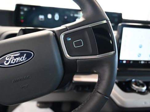 Used 2025 Ford Expedition Max Active AWD/4WD image 30