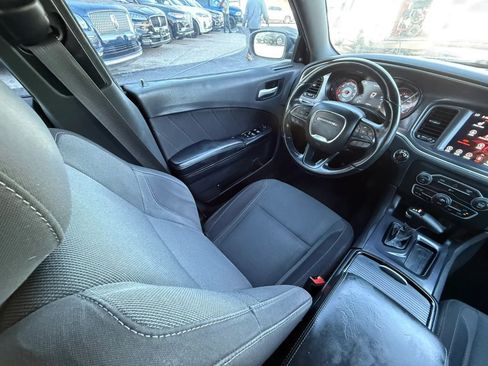 Used 2017 Dodge Charger SXT w/ Blacktop Package RWD image 43