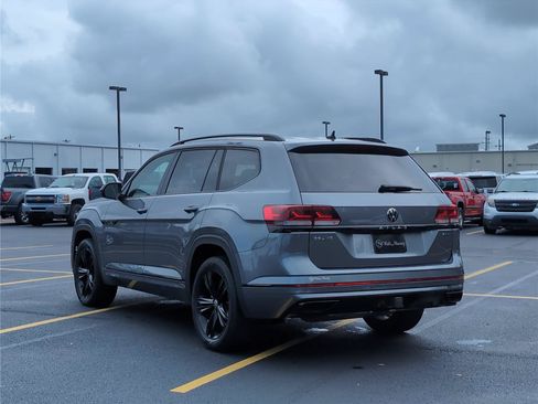 Used 2023 Volkswagen Atlas SEL R-Line AWD/4WD image 3