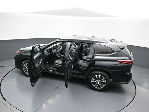 Certified 2020 Toyota Highlander XLE image 45