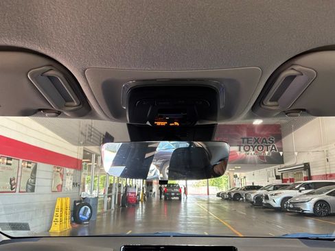 Used 2025 Toyota Corolla LE FWD image 15
