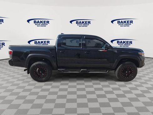 Used 2021 Toyota Tacoma 4x4 Double Cab image 2