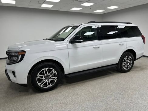 Used 2025 Ford Expedition Active AWD/4WD image 5