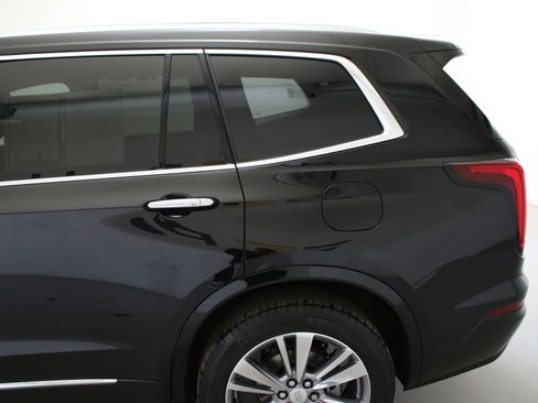 Used 2023 Cadillac XT6 Premium Luxury AWD/4WD image 6