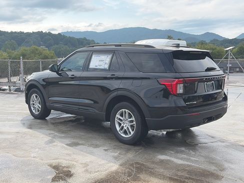 New 2026 Ford Explorer Active AWD/4WD image 4