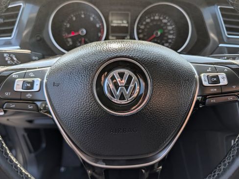 Used 2019 Volkswagen Tiguan SE FWD image 21