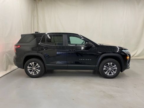 Used 2026 Chevrolet Equinox LT FWD image 9