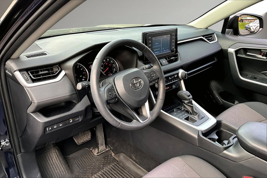 Used 2019 Toyota RAV4 XLE AWD/4WD image 18
