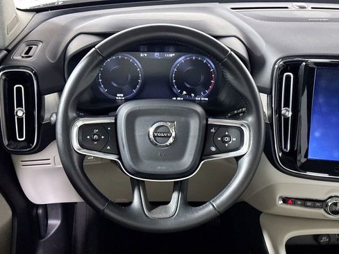 Used 2019 Volvo XC40 T5 Momentum AWD/4WD image 13