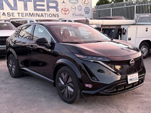 Used 2024 Nissan Ariya FWD image 7