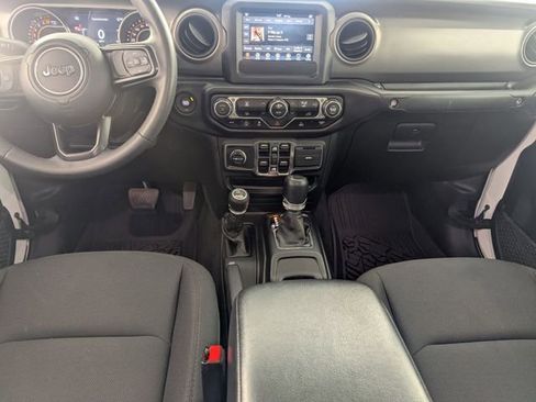 Used 2023 Jeep Gladiator Willys AWD/4WD image 23