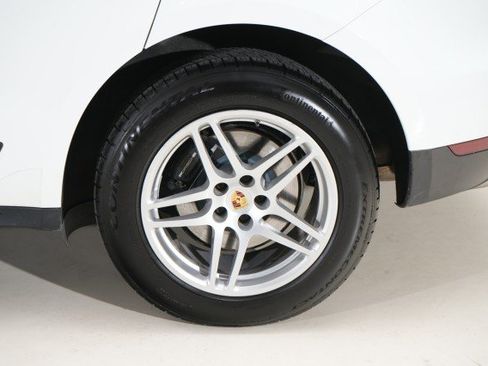 Used 2020 Porsche Macan image 28