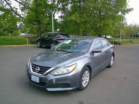 Used 2017 Nissan Altima 2.5 S w/ Power Driver Seat Package FWD image 1