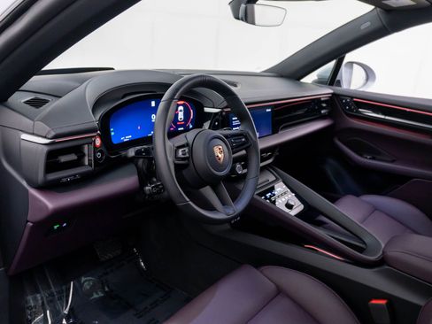 Certified 2025 Porsche Macan 4 Electric AWD/4WD image 4