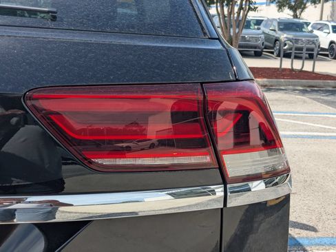 Used 2021 Volkswagen Atlas Cross Sport SE AWD/4WD image 16